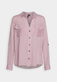 Chemise à manches longues boutonnée avec des rayures verticales rose et blanche, deux poches poitrine et poignets et manches à boutons.