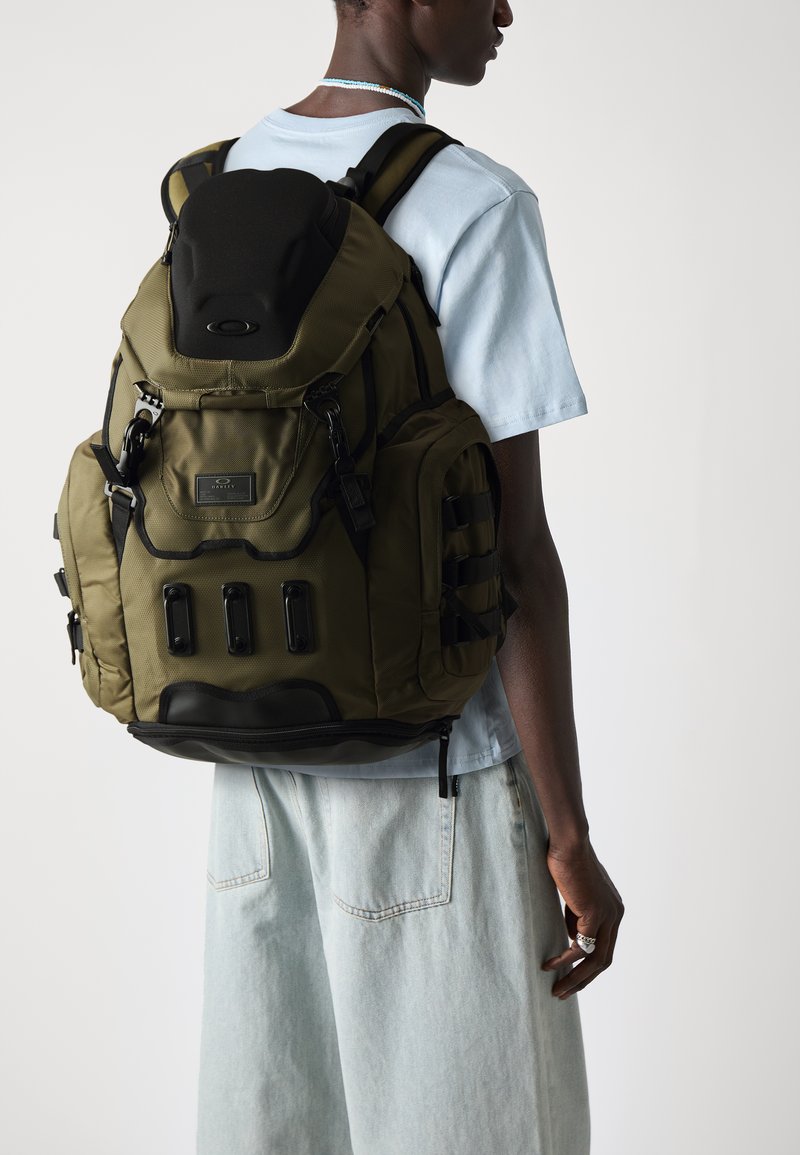 Oakley KITCHEN SINK UNISEX - Reseryggsäck - army green