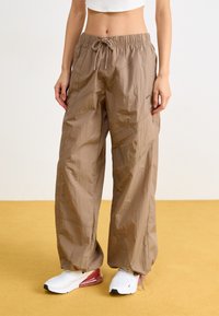 Nike Sportswear - STREET PANT - Jogginghose - mink brown/black Thumbnail-Bild 1