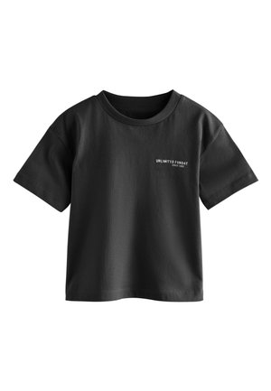 T-shirt di cotone nero con maniche corte, colletto rotondo e testo stampato bianco "UNLIMITED FUNDAY since 1982" sulla parte anteriore. Design semplice.