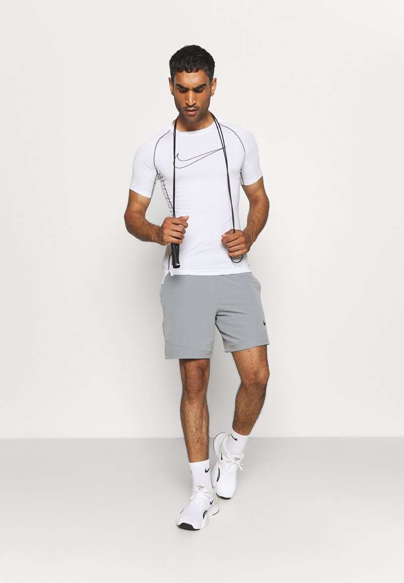 Nike Performance Sportovní tričko - white/black