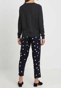 Vero Moda Petite Strickpullover - grey