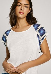 Pepe Jeans VERENICE - Apdrukāts T-krekls - mousse white