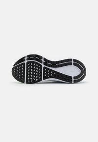 Nike Performance STRUCTURE 25 - Løpesko for vei - white/black/platinum tint/star blue/green strike