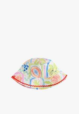 Cappello a secchiello colorato con un motivo di frutta e fiori, realizzato in tessuto con una texture morbida. Accentuato da un bordo ondulato rosso.