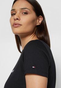 Tommy Hilfiger HERITAGE  - T-shirts print - schwarz