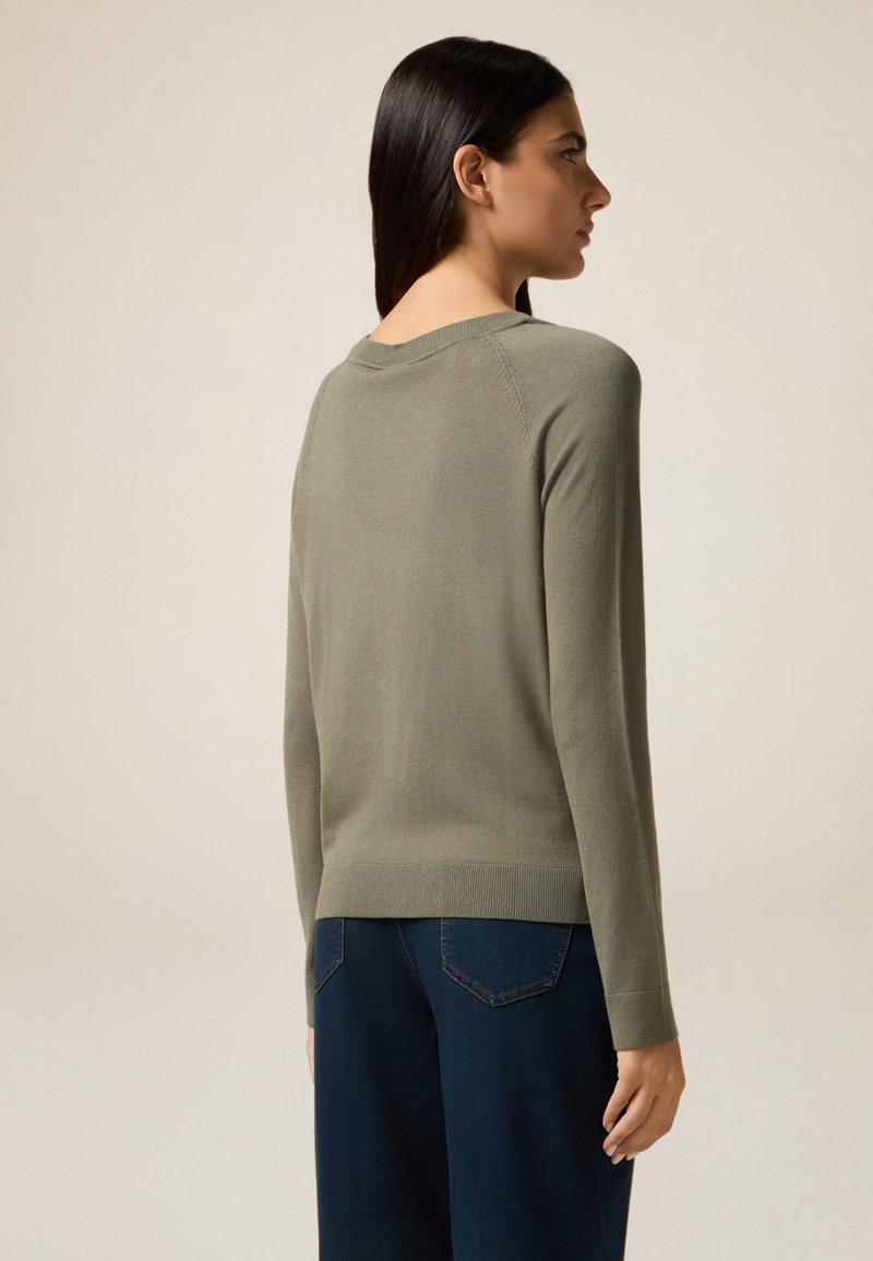 Sbuffo Maglioncino Verde Militare Oltre Maglione Verde Militare