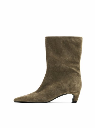 Massimo Dutti Dámská obuv online | Aktuální kolekce předních značek ...
