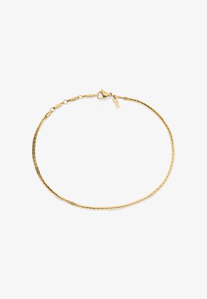 Collier délicat en chaîne d'or avec de petits maillons rectangulaires, fermoir mousqueton et un minuscule pendentif attaché près du fermoir, sur fond blanc.