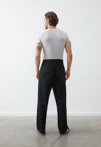 Pier One Chino - black