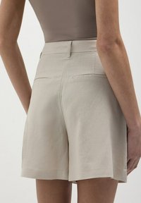 Calliope BERMUDA - Shorts - beige