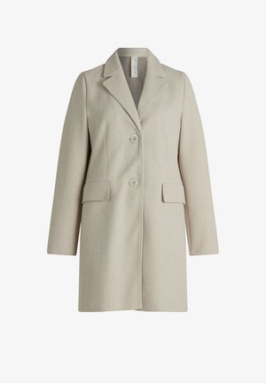 Manteau en laine beige pour femme, longueur genou, avec col à revers, deux boutons devant et poches à rabat sur fond blanc.