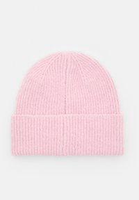 Berretto lavorato a maglia rosa realizzato in morbido filato testurizzato. Presenta un motivo a costine e un orlo piegato.