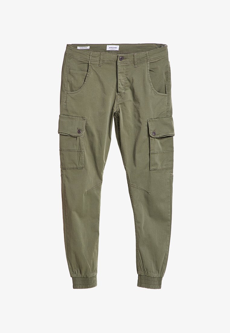 Pantalon cargo vert olive avec poches avant, poches latérales à rabat boutonnées, poignets élastiques et fermeture à bouton à la taille.