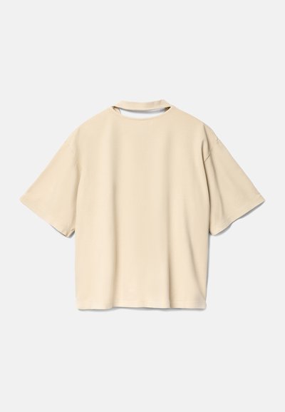 Camiseta de manga corta beige con cuello redondo y un corte relajado, fabricada con tela suave con una textura sutil.