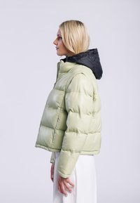 Freaky Nation CUTE STORY - Skinnjacka - celestial yellow