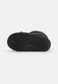 UGG CLASSIC MAXI SHORT UNISEX - Botas para la nieve - black
