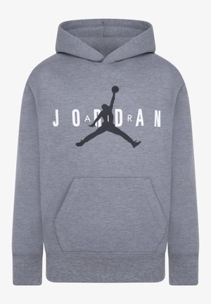 Sudadera gris con un bolsillo canguro, que presenta un logo Jumpman negro y "JORDAN" en letras blancas en negrita en el pecho. Material de algodón.