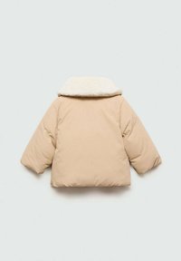 Jachetă puffer scurtă de culoare bej, cu un guler moale alb. Prezintă o formă pătrată și o textură padding. Vedere din spate, fără închizători sau buzunare vizibile.