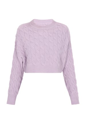 Gekürzter lila Pullover mit einem Zopfstrickmuster, geripptem Kragen und Bündchen. Weiche Textur, lockere Passform und lange Ärmel.