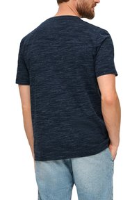 s.Oliver MELIERTES  MIT HENLEY AUSSCHNITT - T-Shirt basic - navy