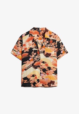 Korte mouwen blouse met bloemenpatroon in zwart, oranje, roze en crème; voorzien van een reverskraag en een borstzak.