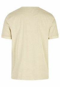 Beige T-shirt met korte mouwen, gemaakt van zachte katoen, met een ronde hals, rechte snit en minimale stiksels bij de mouwen en onderrand.