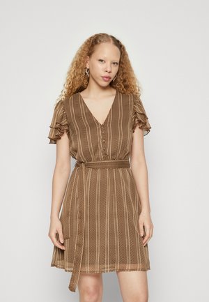 VINORA V NECK SHORT DRESS - Marškininė suknelė - toffee/white