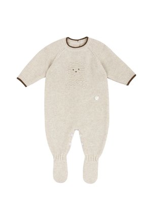 Romper per neonati a maglia beige con maniche lunghe, gambine con i piedi, rifiniture marroni e una sottile stampa di un volto d'orso sul petto.