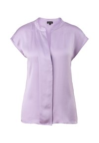 Lavendelblus, kortärmad, slät satinkänsla, öppen front med krage, svängd passform, utan synliga mönster eller detaljer.