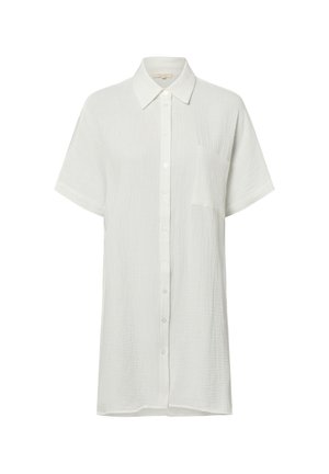 Robe chemise blanche à manches courtes avec col et poche poitrine, en tissu texturé léger.