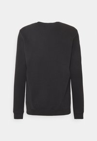 Sudadera negra de cuello redondo de manga larga con puños y dobladillo de canalé, presentada en plano sobre un fondo blanco.