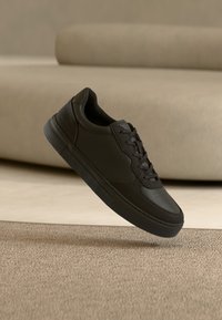 Non selezionato, black