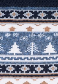 Dzianina z powtarzalnym wzorem niebieskich drzew, gwiazd i domów w kolorach granatowym, białym i jasnobrązowym. Miękka tekstura.