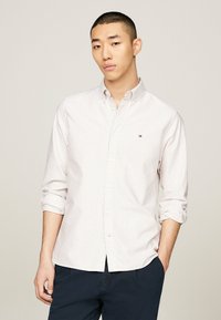 Tommy Hilfiger HERITAGE STRIPE SHIRT - Vapaa-ajan kauluspaita - classic khaki   white