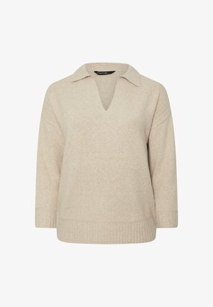 Beige gebreide pullover met een v-hals en kraag, voorzien van driekwart mouwen en een geribde zoom. Zachte textuur met een subtiele gemêleerde patroon.