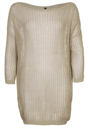 Beżowy, luźno dziergany sweter z długim rękawem, szerokim dekoltem i ściągaczami na mankietach oraz na dole, z wzorem o otwartym splocie.