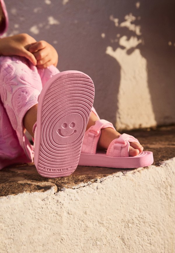 ZOLA SLIPPERS - Sandals4