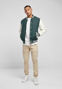 Urban Classics OLDSCHOOL COLLEGE - Bombera - bottlegreen white