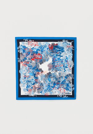 Sciarpa floreale blu e bianca con bordo navy, caratterizzata da testo scritto a mano in rosso e schizzi sparsi nel design.