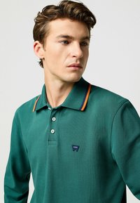 Wrangler LONG SLEEVE  REGULAR FIT - Poloshirt - bistro_green