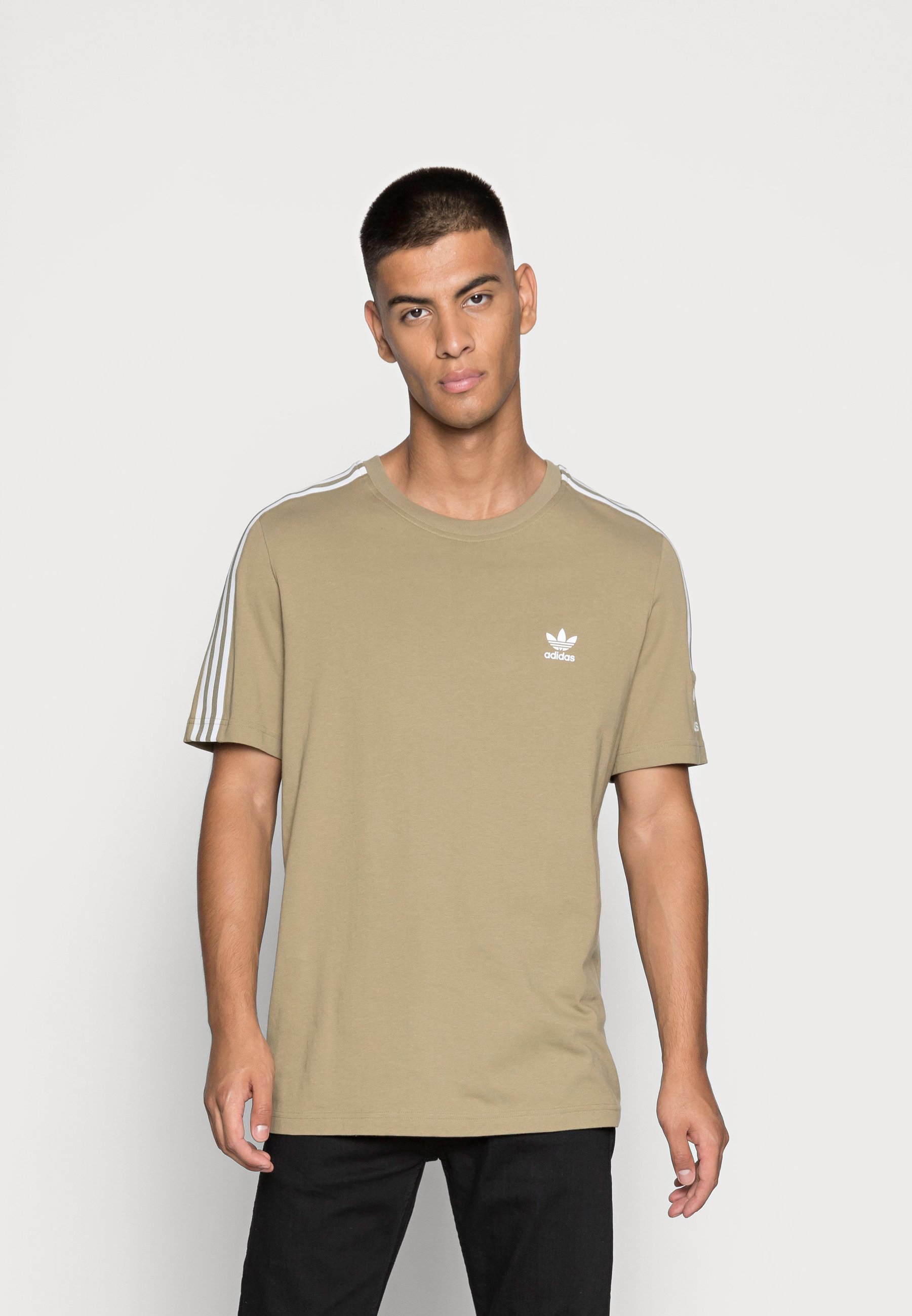 adidas Originals TECH TEE - T-Shirt print - orbit green/oliv - Zalando.de