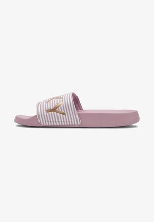 Roze slide sandalen met een gestreepte bovenkant en gouden accenten. De zool is plat en heeft een textuur voor grip. Zacht materiaal voor comfort.