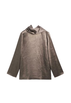 T-shirt à manches longues en tissu métallique texturé, avec un col drapé, couleur taupe neutre, et une coupe décontractée, sans fermeture visible.