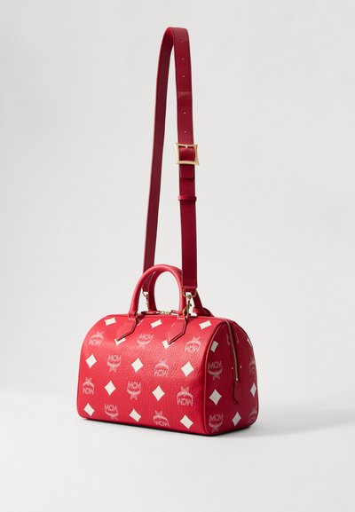MCM ELLA MAXI BOSTON - Handtasche - candy red (egret)