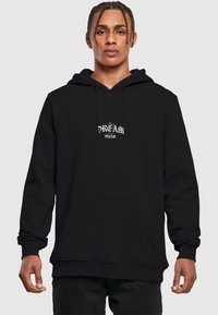 Sudadera negra de algodón con un bolsillo frontal y capucha con cordón. Presenta el texto blanco "DREAM" en el pecho, con puños y dobladillo acanalados.