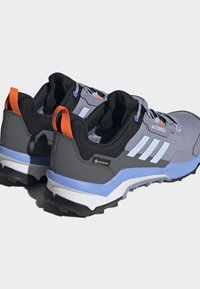Adidas Terrex Trekingové boty - silver violet blue dawn core black
