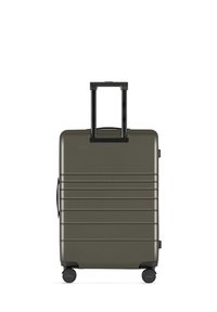 Harde koffer in olijfgroen met geribbelde textuur, uitschuifbaar zwart handvat en vierZwenkwielen voor wendbaarheid.