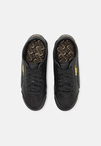 Puma ROMA REVIVAL UNISEX - Tenisky - black/team gold