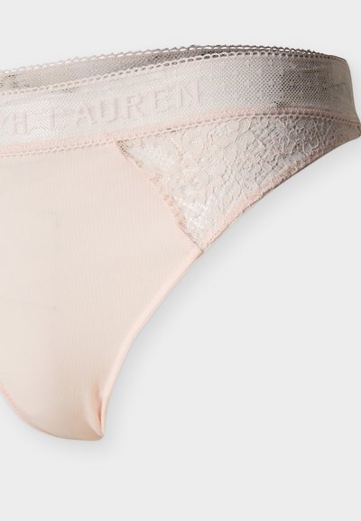 Ροζ γυναικεία εσώρουχα με δαντελωτές πλευρές και πλατύ κορδόνι με διακριτικό κείμενο "Lauren".